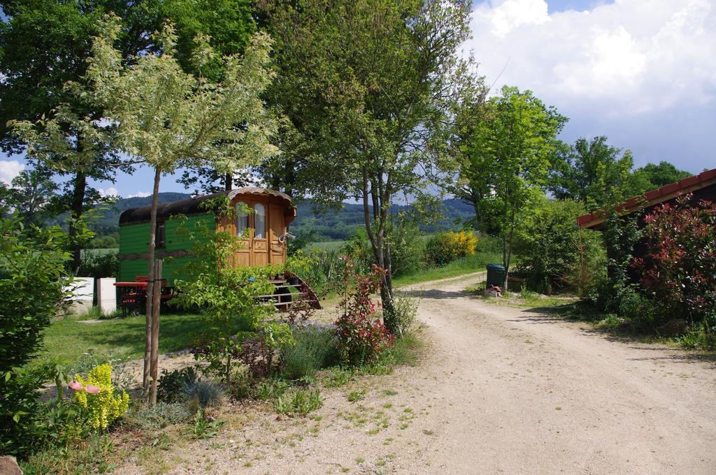 Les Roulottes Et Cabanes Du Livradois Cunlhat Exterior photo